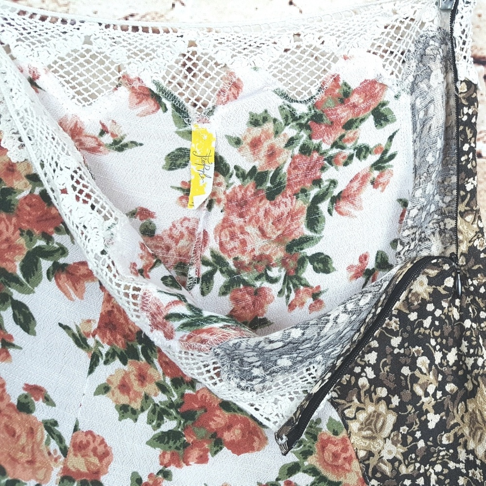 FREE PEOPLE|Moonlight Romance Floral Shorts Sz 6 - Picture 5 of 8